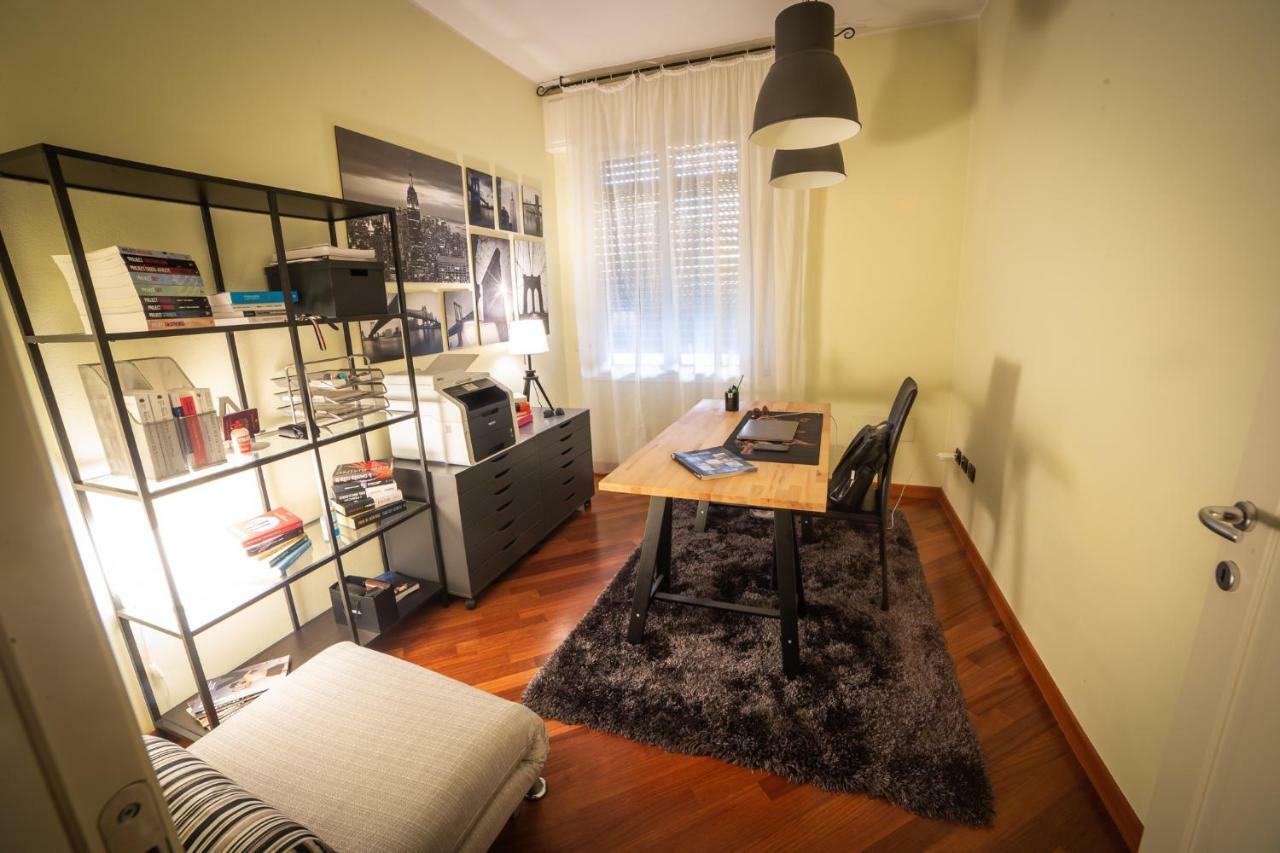 Cinematic Modern Flat, 100 Mt Da Ospedale Apartment Ravenna Bagian luar foto