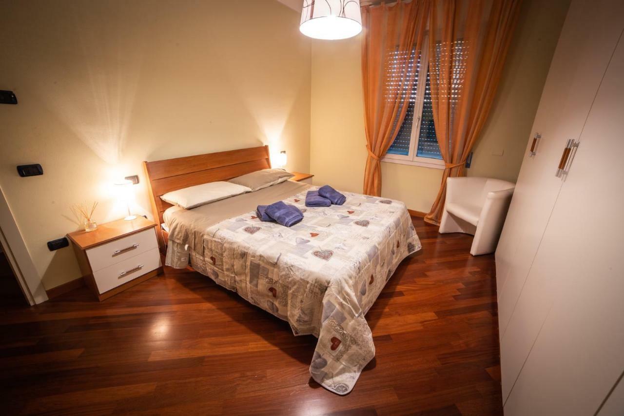 Cinematic Modern Flat, 100 Mt Da Ospedale Apartment Ravenna Bagian luar foto