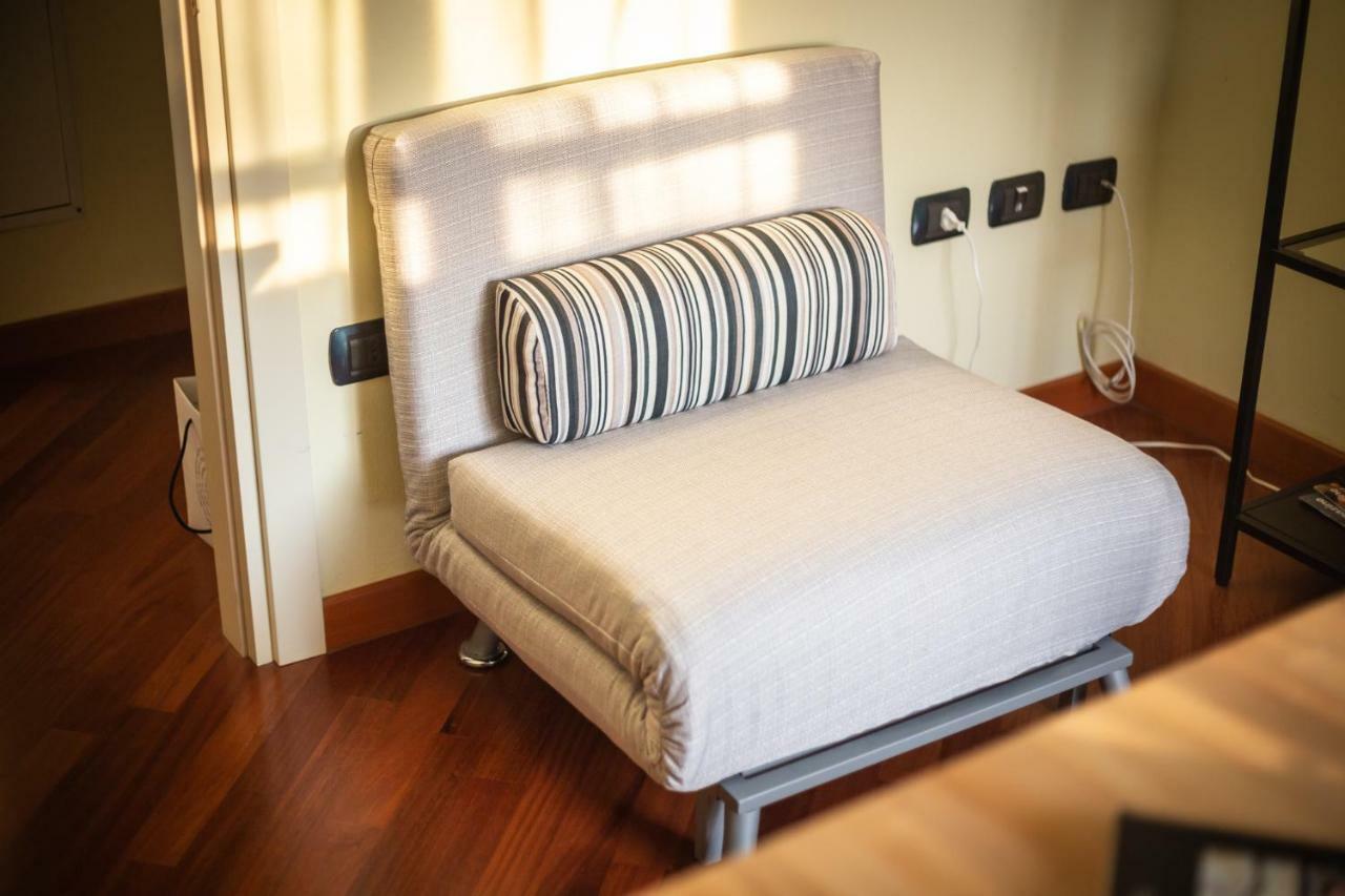 Cinematic Modern Flat, 100 Mt Da Ospedale Apartment Ravenna Bagian luar foto